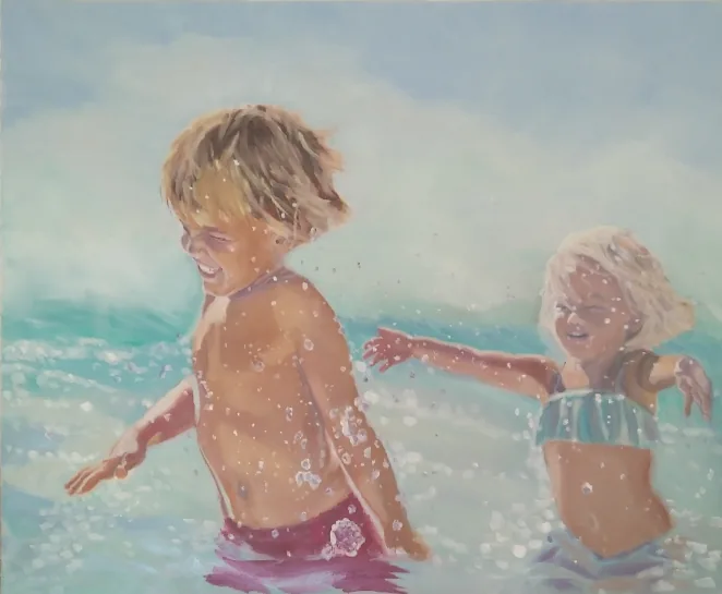 Peinture de Karine Baridon : deux enfants rient dans les vagues, éclaboussés d'écume.